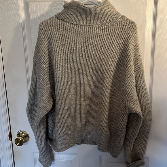 gray chunky turtleneck - Picture 4 of 6